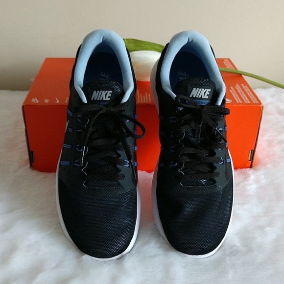 Nike Shoes - 🌺Size 8.5 NIKE WOMEN'S SHOES.new